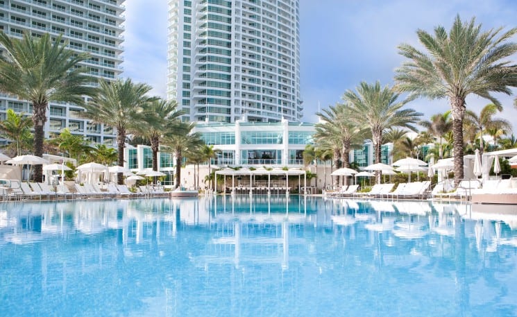 Fontainbleau -Glow Bar Long View